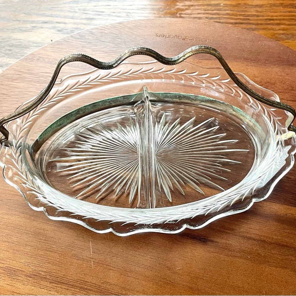 **VINTAGE** Jeanette Glass Divided Candy Dish w/Brass Accents - 5” x 8” x 5.5”